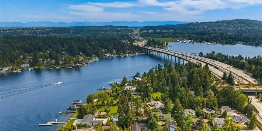 Junk Removal Mercer Island WA – Fast, affordable, and eco-friendly solutions by Supersonic Junk Removal. Call today for a free quote!